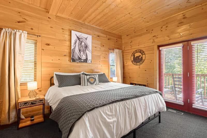 Movie Theater Hot Tub View Mountain Escape Holiday home Gatlinburg