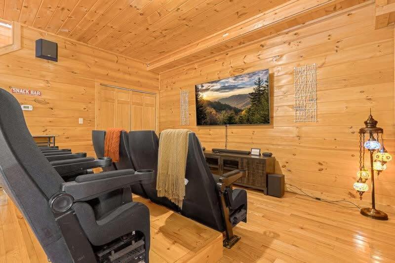 Movie Theater Hot Tub View Mountain Escape Holiday home