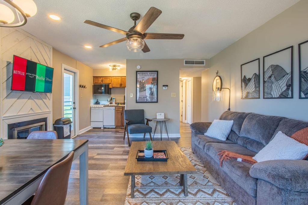 Bear Show 1st Floor 2br * Family Pools Wifi * Gatlinburg