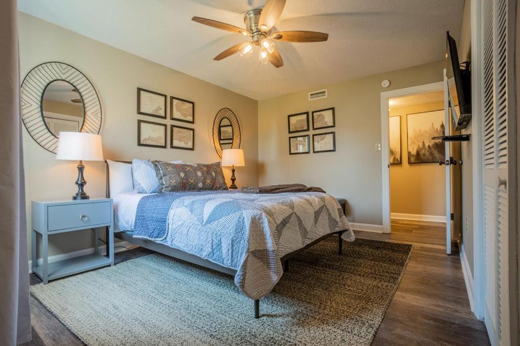 Bear Show 1st Floor 2br * Family Pools Wifi Apartment Gatlinburg