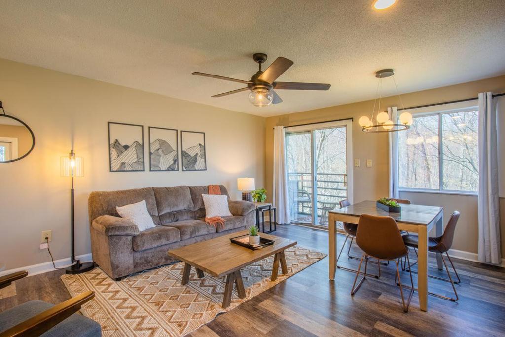 Bear Show 1st Floor 2br * Family Pools Wifi *