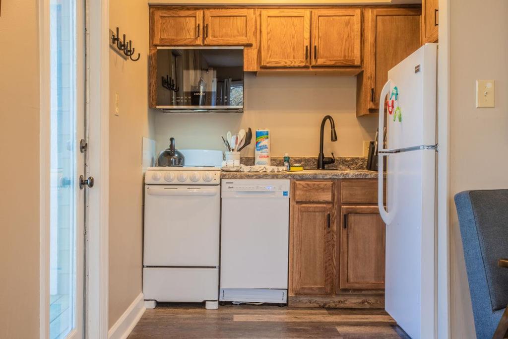Bear Show 1st Floor 2br * Family Pools Wifi Gatlinburg