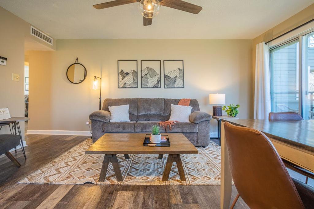Bear Show 1st Floor 2br * Family Pools Wifi Apartment Gatlinburg