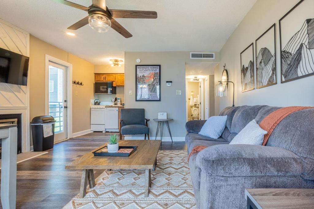 Bear Show 1st Floor 2br * Family Pools Wifi Apartment *