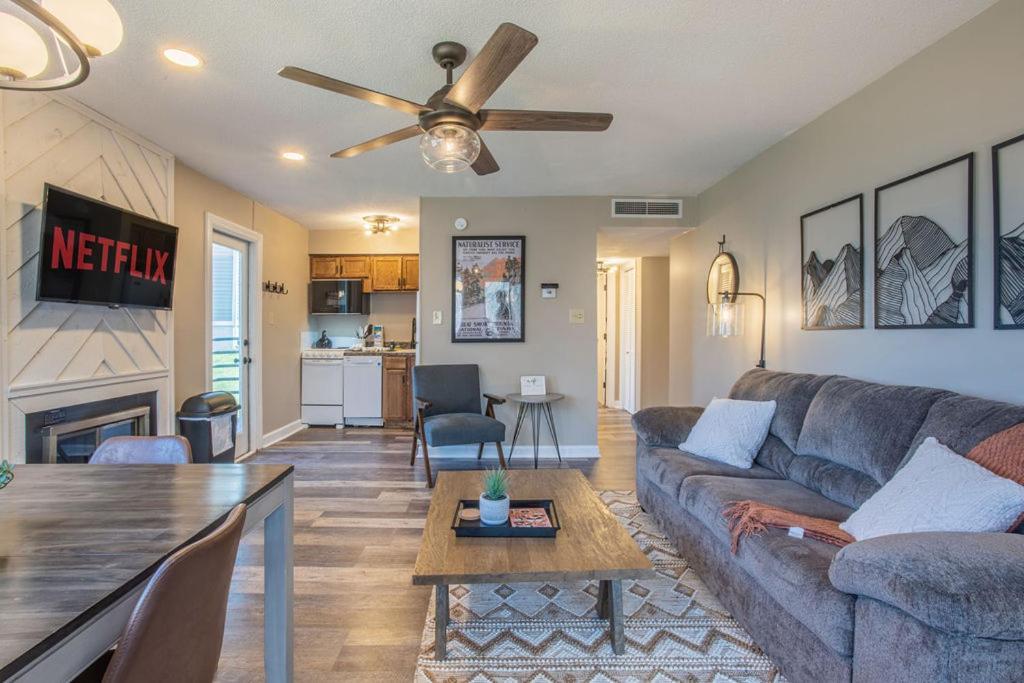 Bear Show 1st Floor 2br * Family Pools Wifi * Gatlinburg