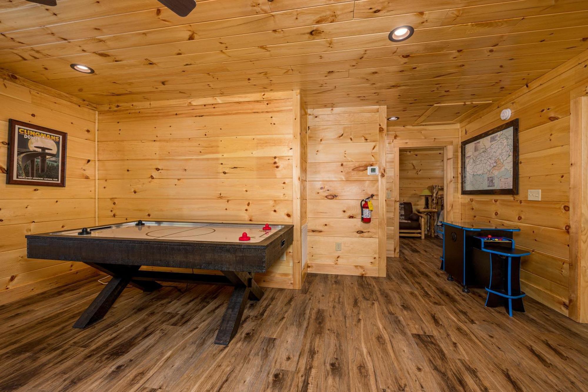 Hidden Gem For Up To 10 With Wi-fi, Game Room, Hot Tub And Swim Spa, Close To Town, Private Holiday home *