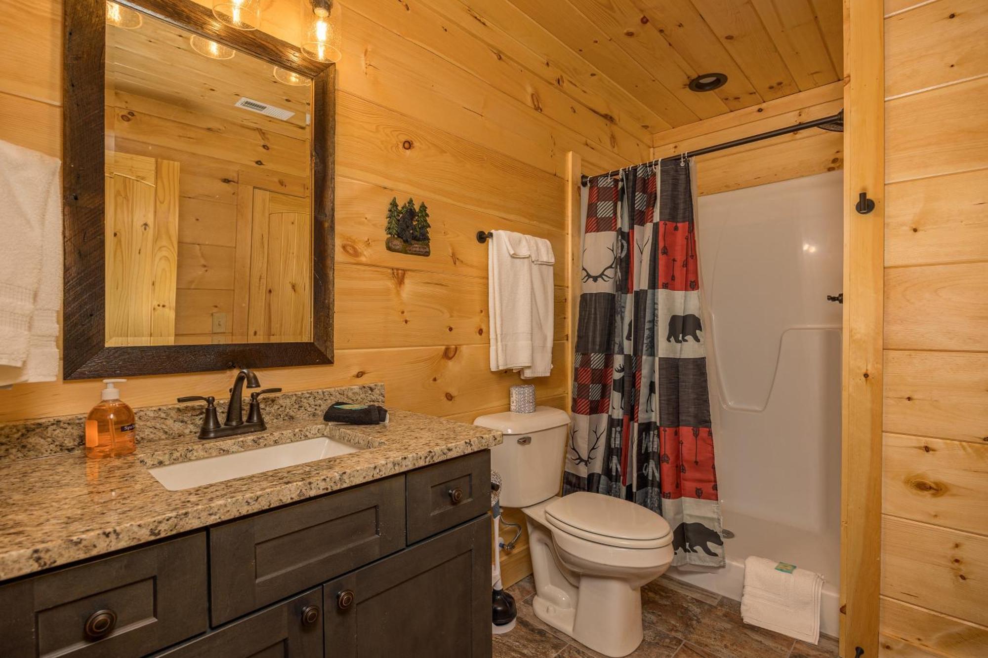 Holiday home Hidden Gem For Up To 10 With Wi-fi, Game Room, Hot Tub And Swim Spa, Close To Town, Private Gatlinburg