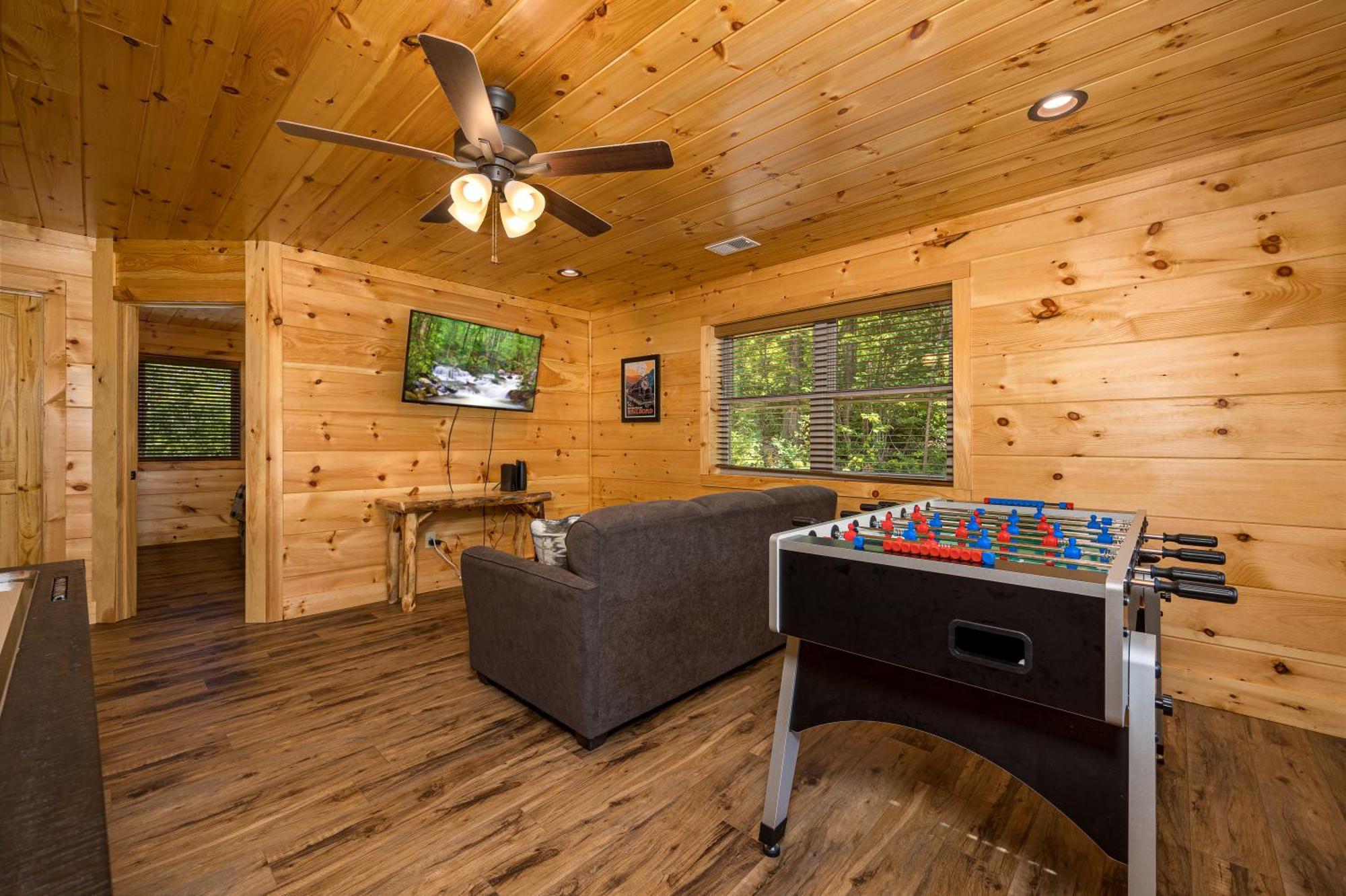 Hidden Gem For Up To 10 With Wi-fi, Game Room, Hot Tub And Swim Spa, Close To Town, Private Gatlinburg