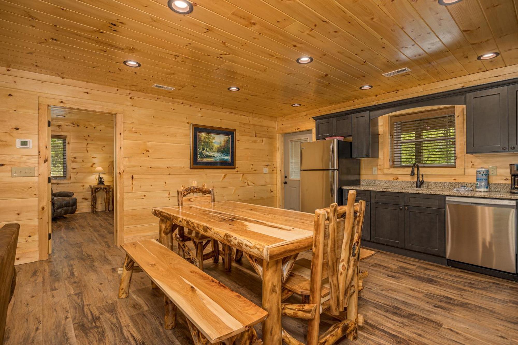 Hidden Gem For Up To 10 With Wi-fi, Game Room, Hot Tub And Swim Spa, Close To Town, Private Holiday home *