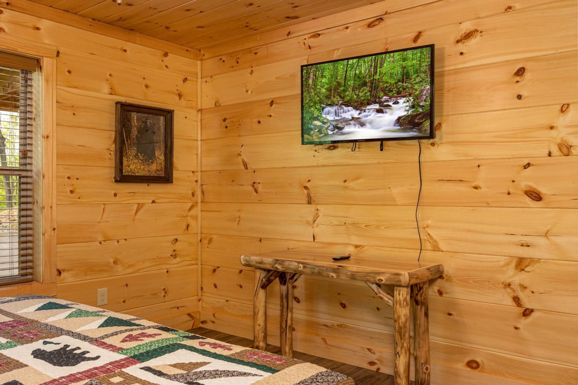 Hidden Gem For Up To 10 With Wi-fi, Game Room, Hot Tub And Swim Spa, Close To Town, Private