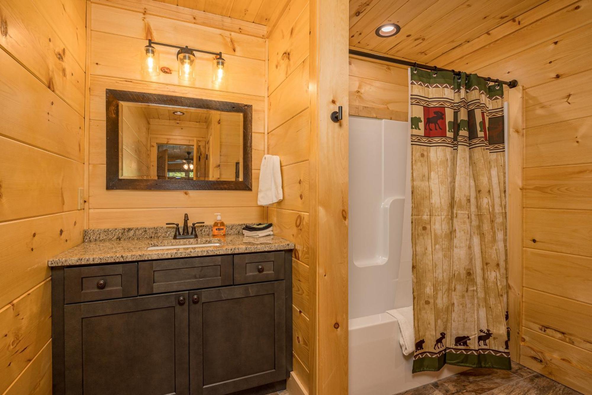 Hidden Gem For Up To 10 With Wi-fi, Game Room, Hot Tub And Swim Spa, Close To Town, Private Gatlinburg