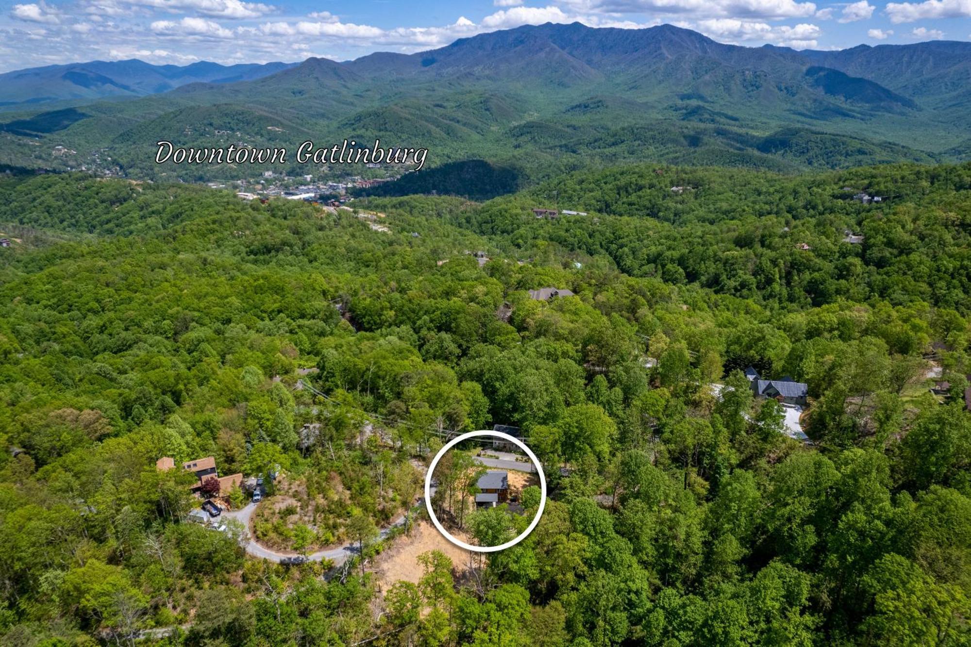 Hidden Gem For Up To 10 With Wi-fi, Game Room, Hot Tub And Swim Spa, Close To Town, Private