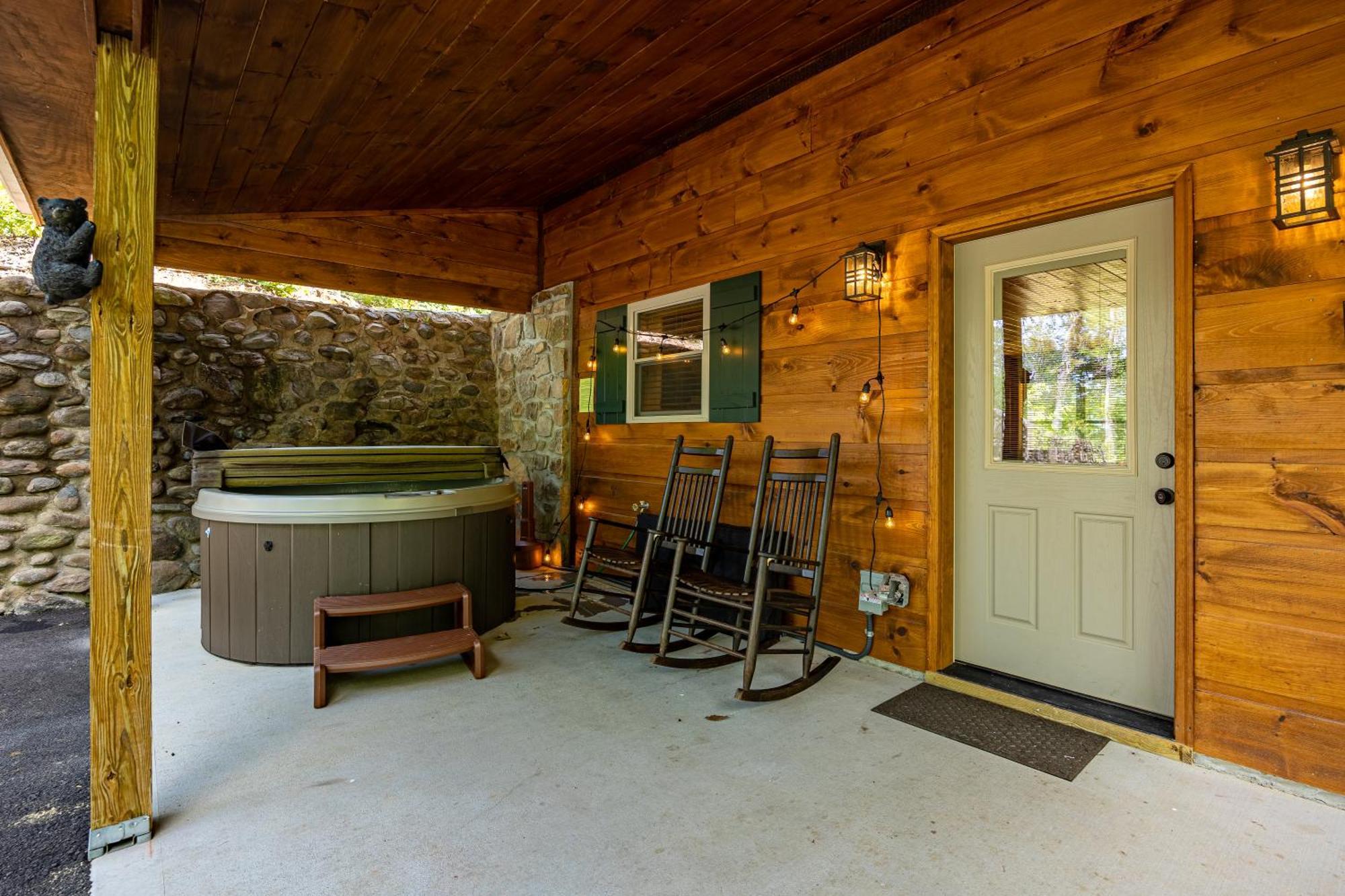 Hidden Gem For Up To 10 With Wi-fi, Game Room, Hot Tub And Swim Spa, Close To Town, Private