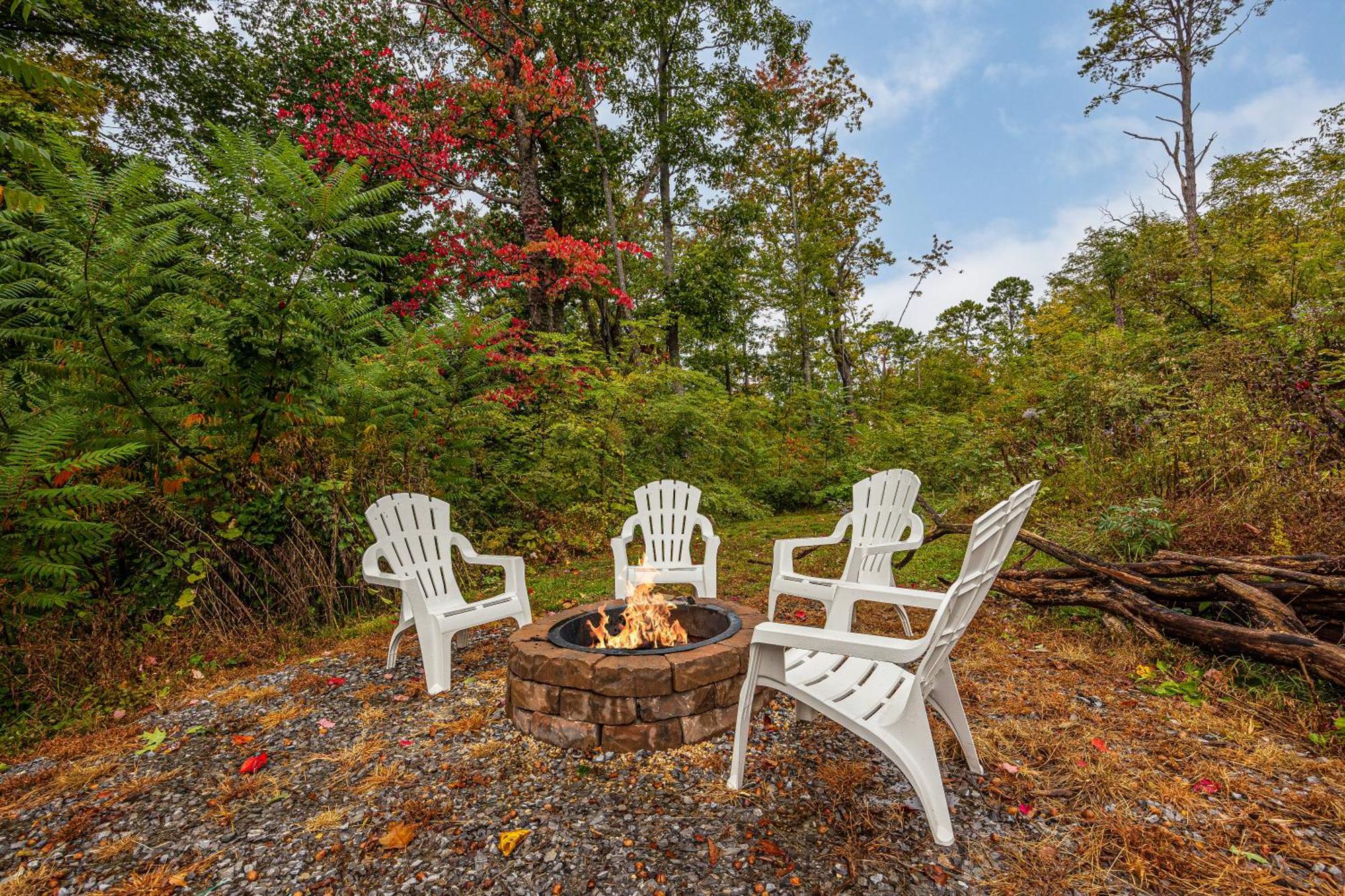 Hidden Gem For Up To 10 With Wi-fi, Game Room, Hot Tub And Swim Spa, Close To Town, Private *