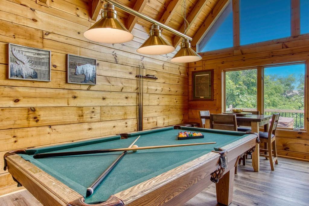 Holiday home View Chalet, Hot Tub, 1089 Of Free Attraction Tickets For Each Paid Day, Dollywood And More!