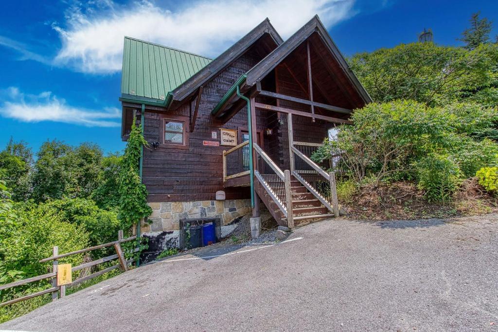 View Chalet, Hot Tub, 1089 Of Free Attraction Tickets For Each Paid Day, Dollywood And More! Holiday home Gatlinburg