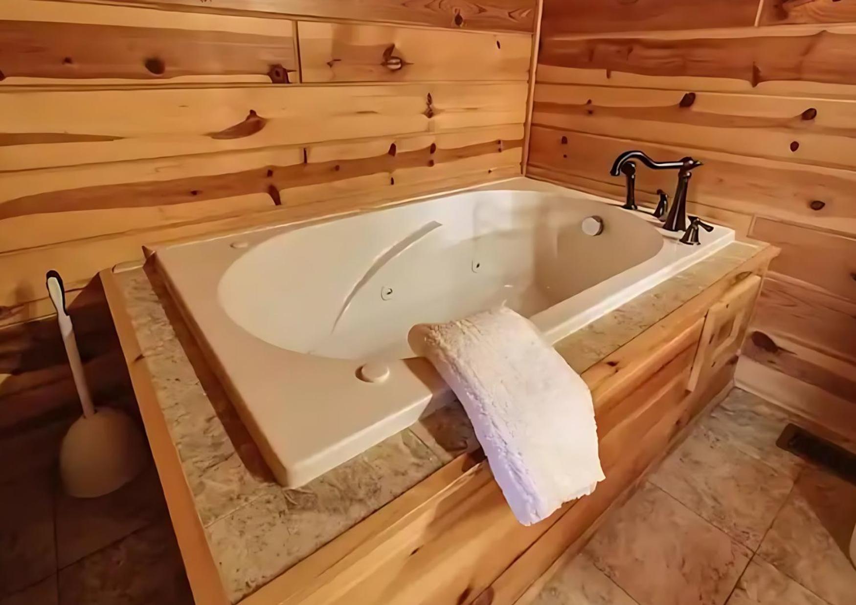 Mins To Dt Gatlinburg~ Hot Tub~ Community Pool Holiday home