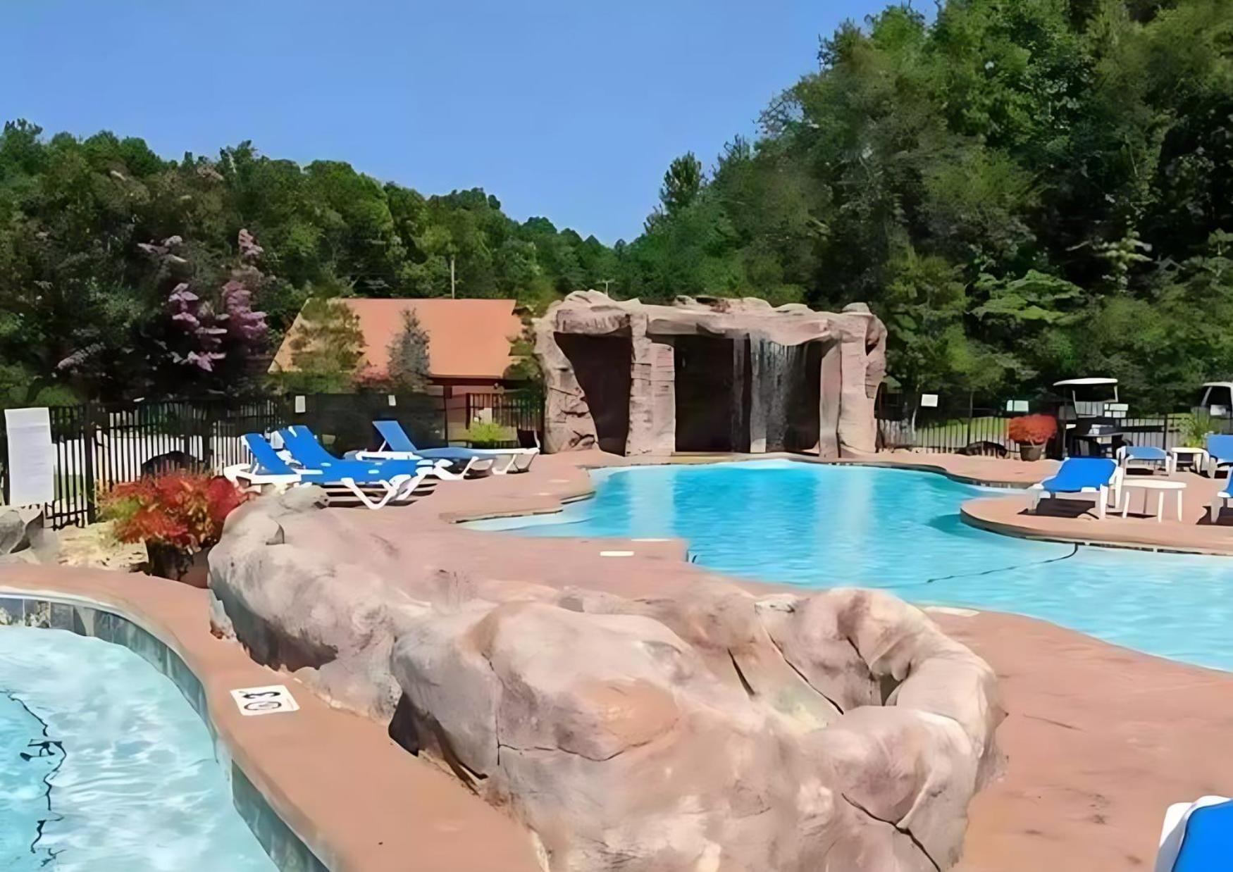 Mins To Dt Gatlinburg~ Hot Tub~ Community Pool *