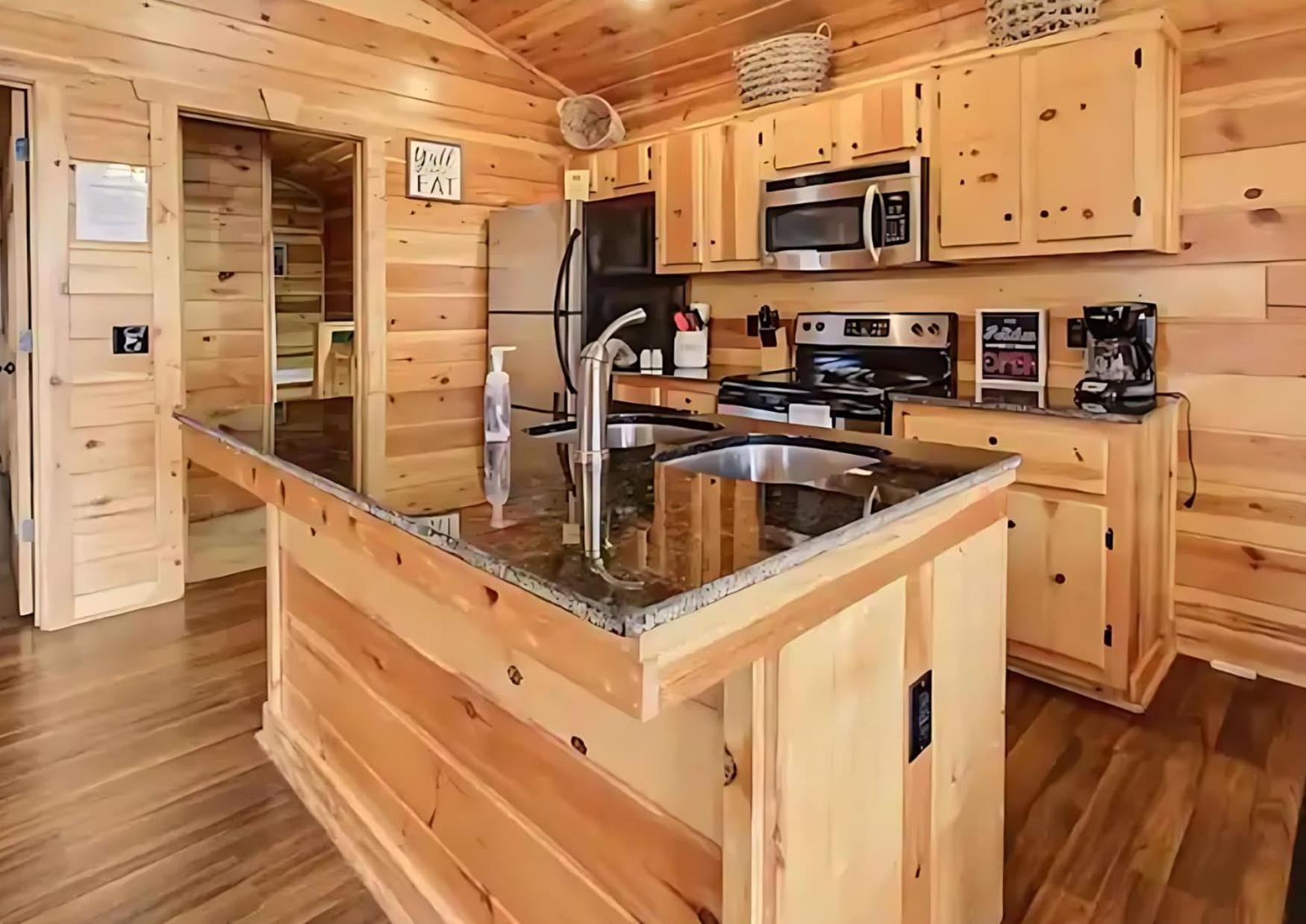 Mins To Dt Gatlinburg~ Hot Tub~ Community Pool Holiday home *