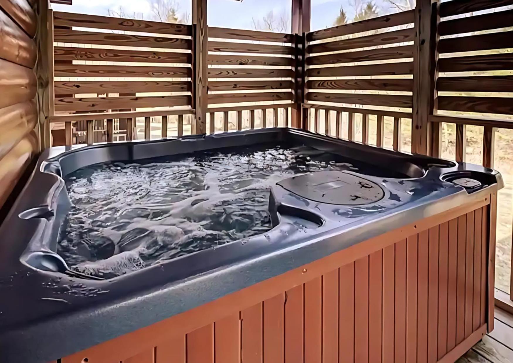 Holiday home Mins To Dt Gatlinburg~ Hot Tub~ Community Pool Gatlinburg