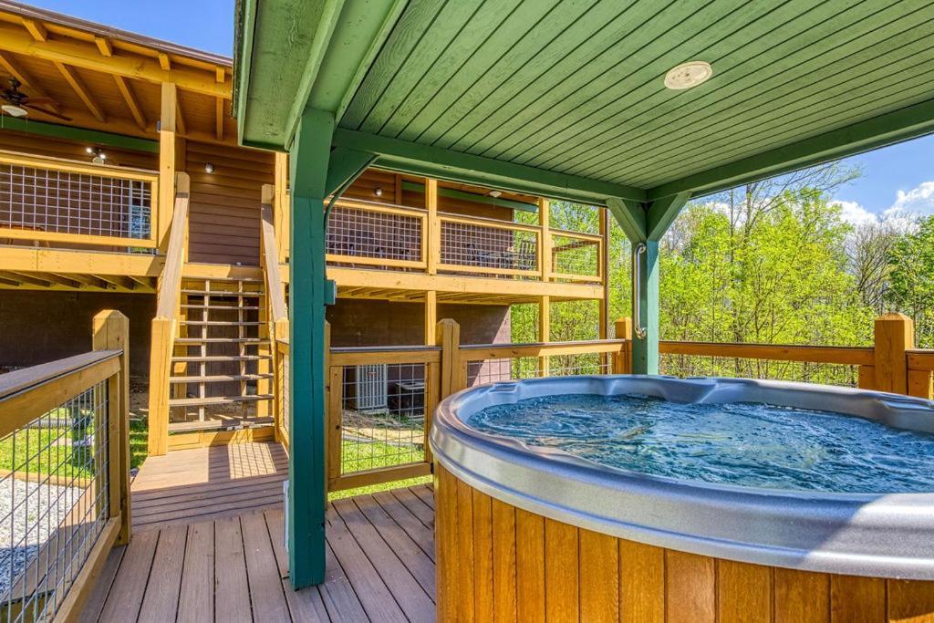 Holiday home Heavenly View, 1089 Of Free Attraction Tickets For Each Paid Day, Dollywood And More, Pool!