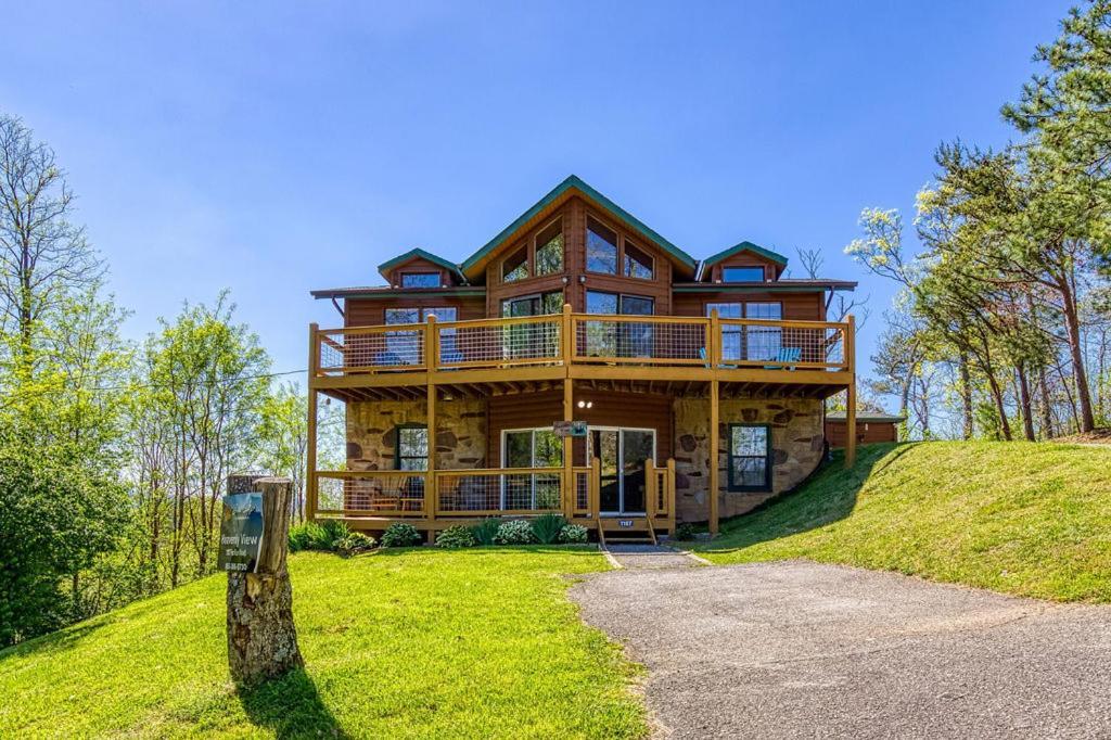 Heavenly View, 1089 Of Free Attraction Tickets For Each Paid Day, Dollywood And More, Pool! Gatlinburg