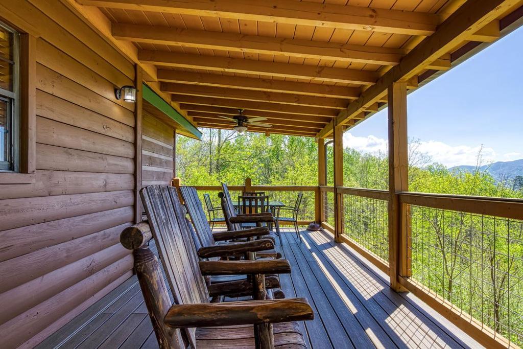 Heavenly View, 1089 Of Free Attraction Tickets For Each Paid Day, Dollywood And More, Pool! Gatlinburg