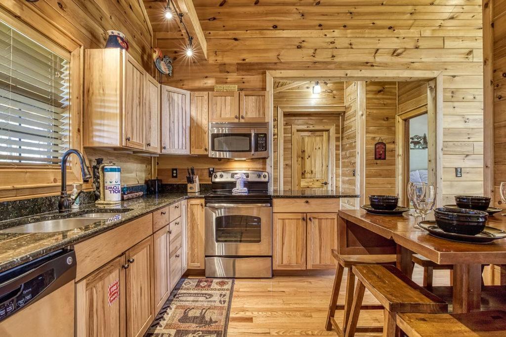 Holiday home Heavenly View, 1089 Of Free Attraction Tickets For Each Paid Day, Dollywood And More, Pool!