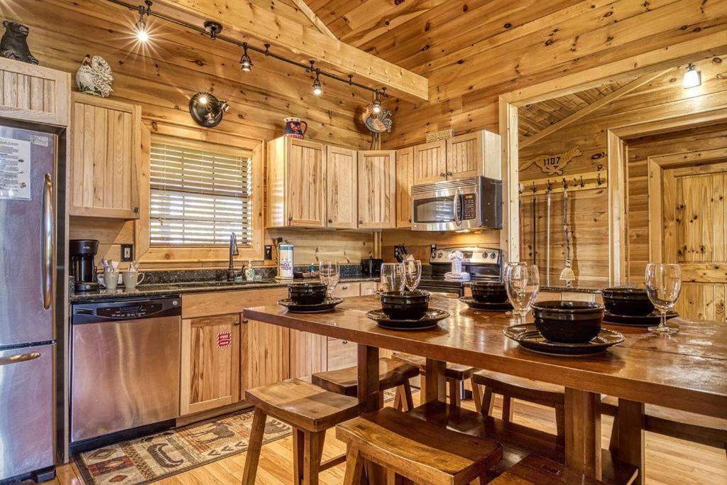 Heavenly View, 1089 Of Free Attraction Tickets For Each Paid Day, Dollywood And More, Pool! Gatlinburg