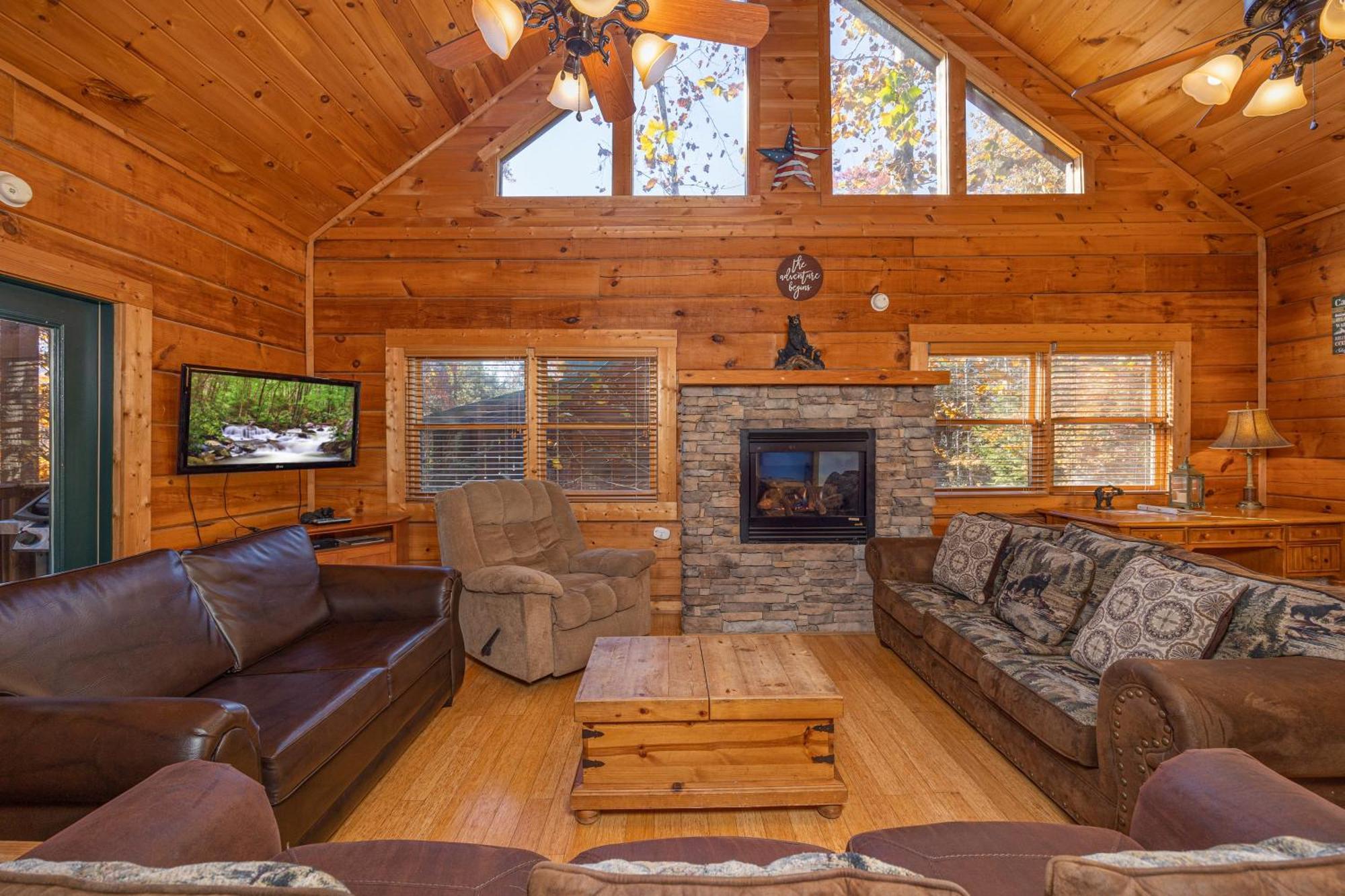 Holiday home Log Inn, 5 Bed 3 Bath Group In With Game And Hot Tub, Seasonal Pool