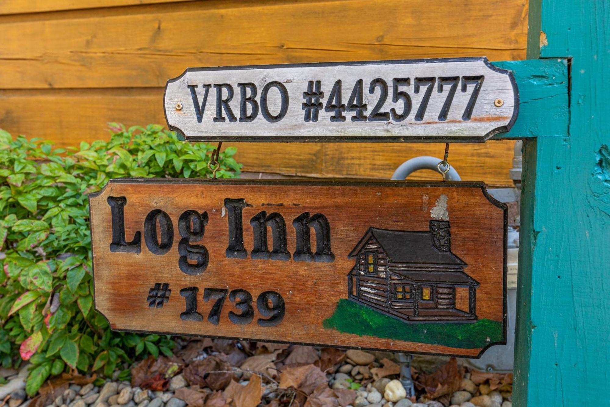 Holiday home Log Inn, 5 Bed 3 Bath Group In With Game And Hot Tub, Seasonal Pool *