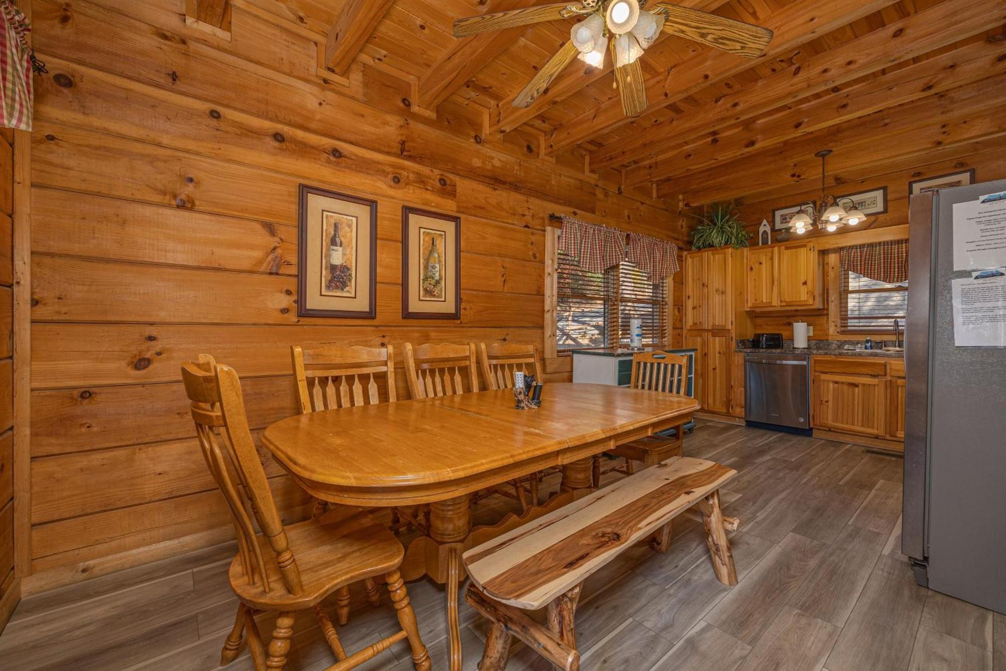 Holiday home Log Inn, 5 Bed 3 Bath Group In With Game And Hot Tub, Seasonal Pool