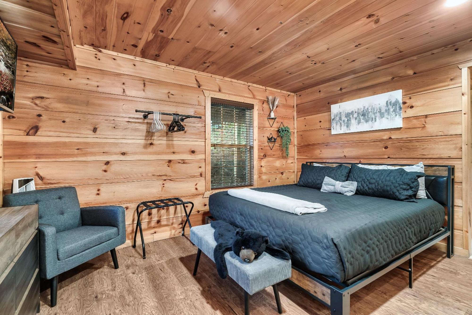 Chalet Mama Bear's Moonshine Ridge *