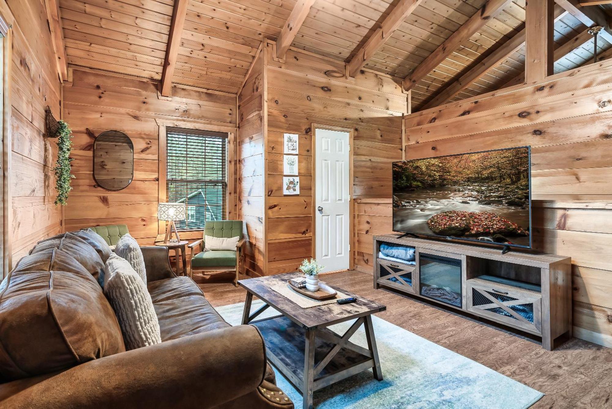 Chalet Mama Bear's Moonshine Ridge Gatlinburg