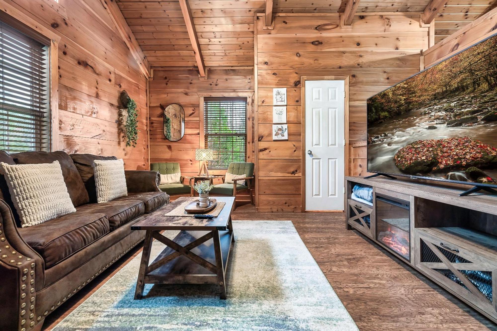 Mama Bear's Moonshine Ridge Gatlinburg