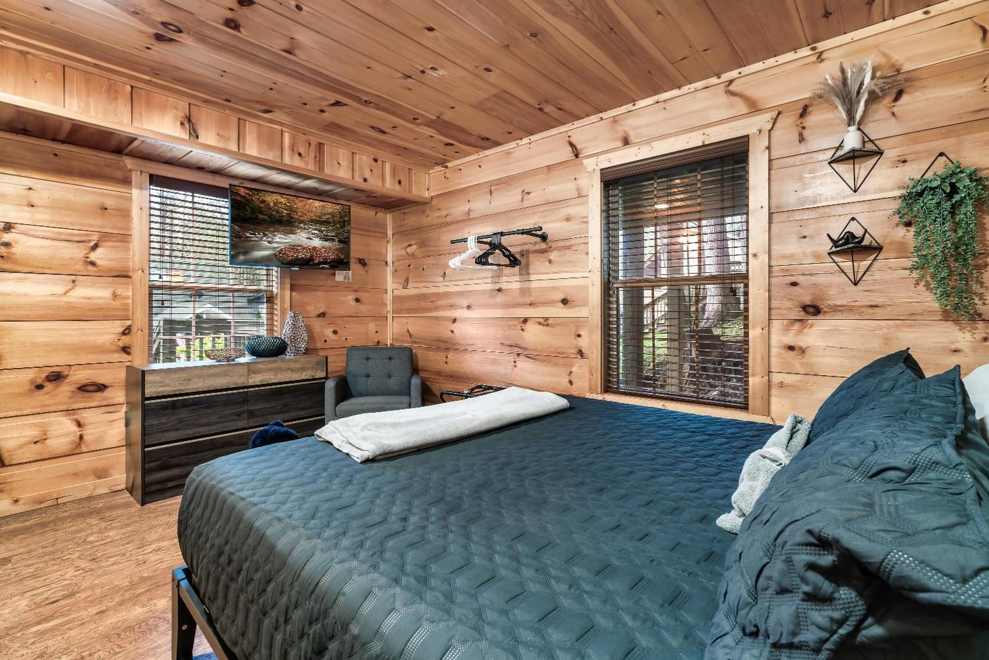 Chalet Mama Bear's Moonshine Ridge Gatlinburg