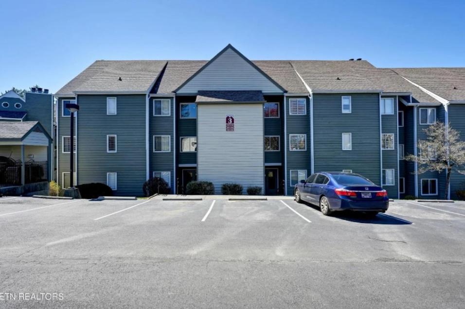 New- Lovely 2-bdr2bath With Indoor Pool Hot Tub Wi-fi, Great Location Gatlinburg
