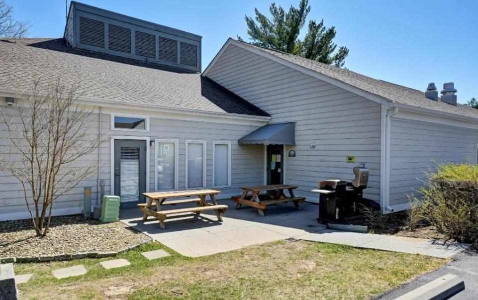 Holiday home New- Lovely 2-bdr2bath With Indoor Pool Hot Tub Wi-fi, Great Location