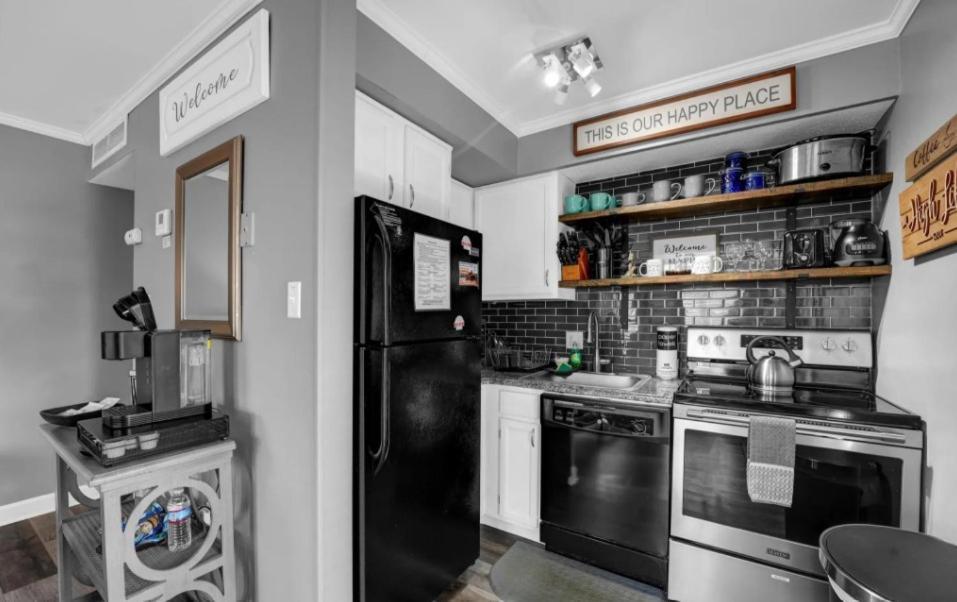 New- Lovely 2-bdr2bath With Indoor Pool Hot Tub Wi-fi, Great Location