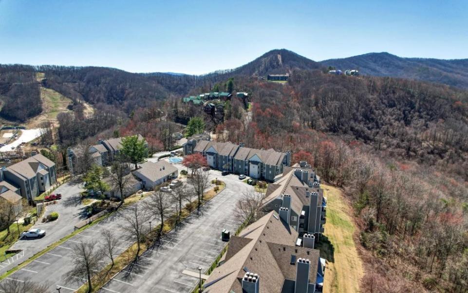 Holiday home New- Lovely 2-bdr2bath With Indoor Pool Hot Tub Wi-fi, Great Location Gatlinburg