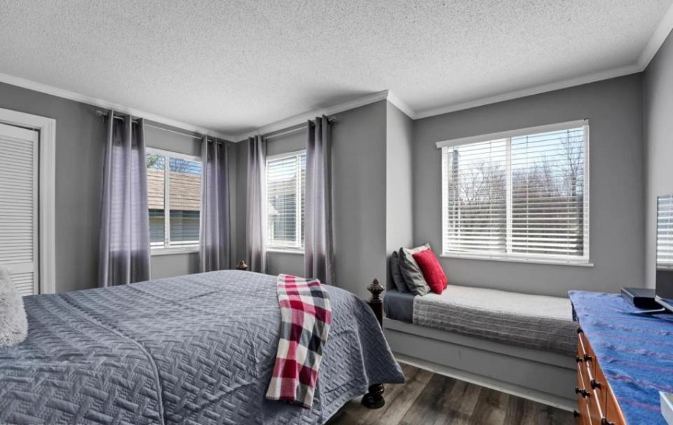 New- Lovely 2-bdr2bath With Indoor Pool Hot Tub Wi-fi, Great Location
