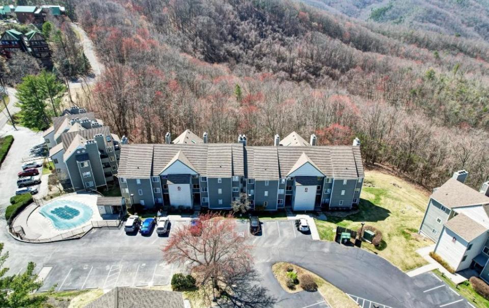 New- Lovely 2-bdr2bath With Indoor Pool Hot Tub Wi-fi, Great Location