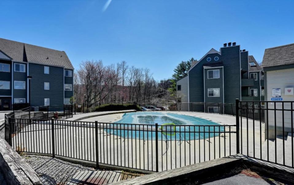 New- Lovely 2-bdr2bath With Indoor Pool Hot Tub Wi-fi, Great Location Gatlinburg