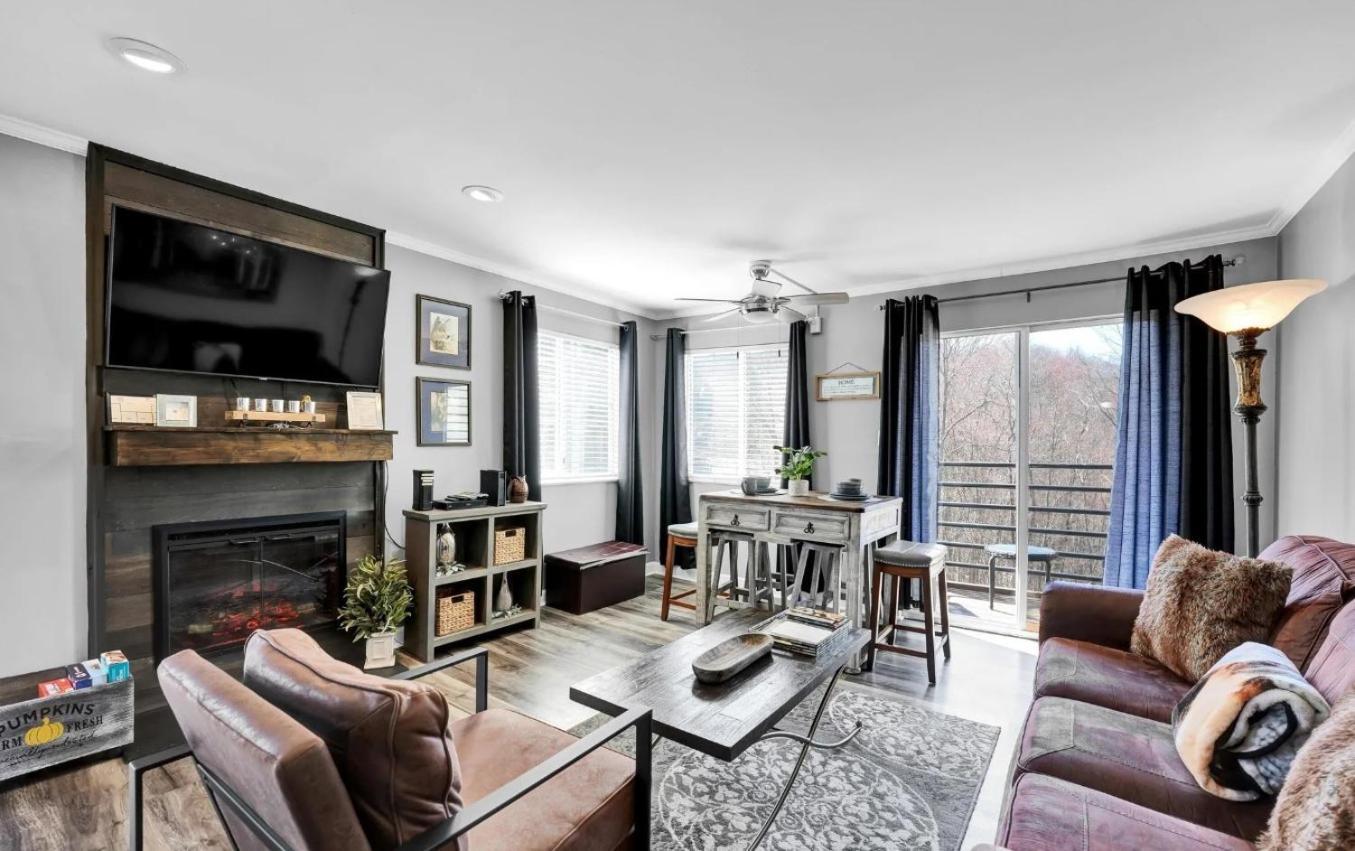 New- Lovely 2-bdr2bath With Indoor Pool Hot Tub Wi-fi, Great Location