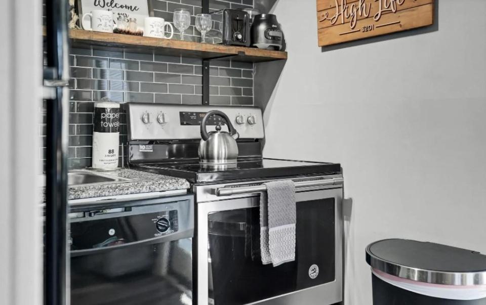 Holiday home New- Lovely 2-bdr2bath With Indoor Pool Hot Tub Wi-fi, Great Location