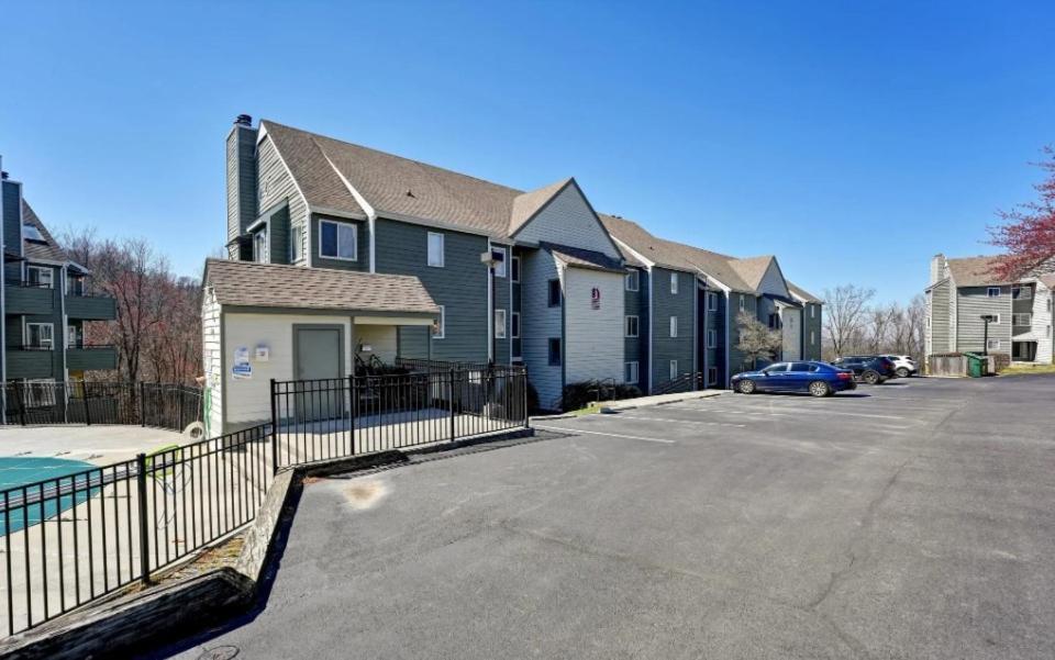 New- Lovely 2-bdr2bath With Indoor Pool Hot Tub Wi-fi, Great Location