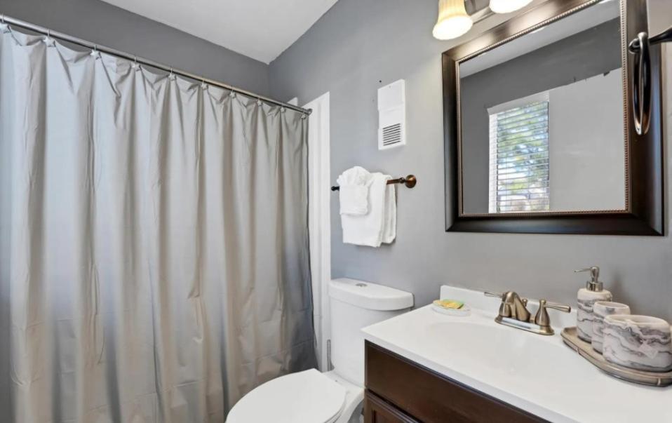 New- Lovely 2-bdr2bath With Indoor Pool Hot Tub Wi-fi, Great Location