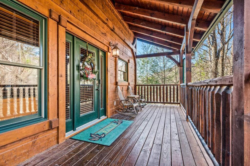 Holiday home *views* *location* Cozy Cabin, Hot Tub, Pool Table