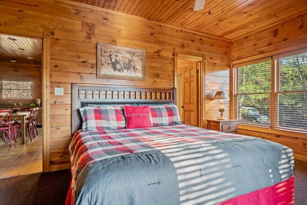 Holiday home *views* *location* Cozy Cabin, Hot Tub, Pool Table