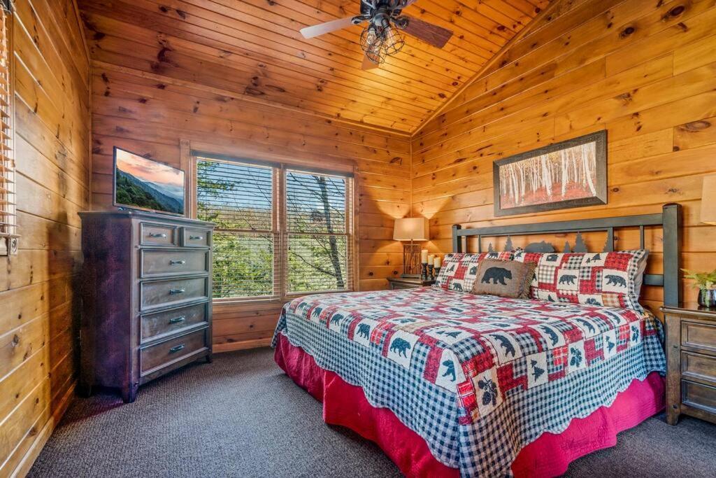 *views* *location* Cozy Cabin, Hot Tub, Pool Table Gatlinburg